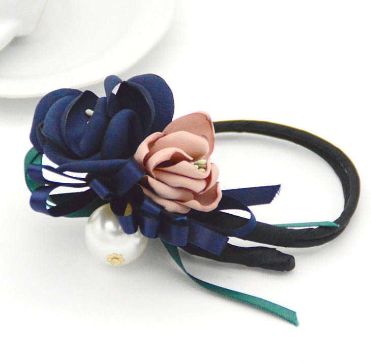 PearlBloom Hair Bun Clip